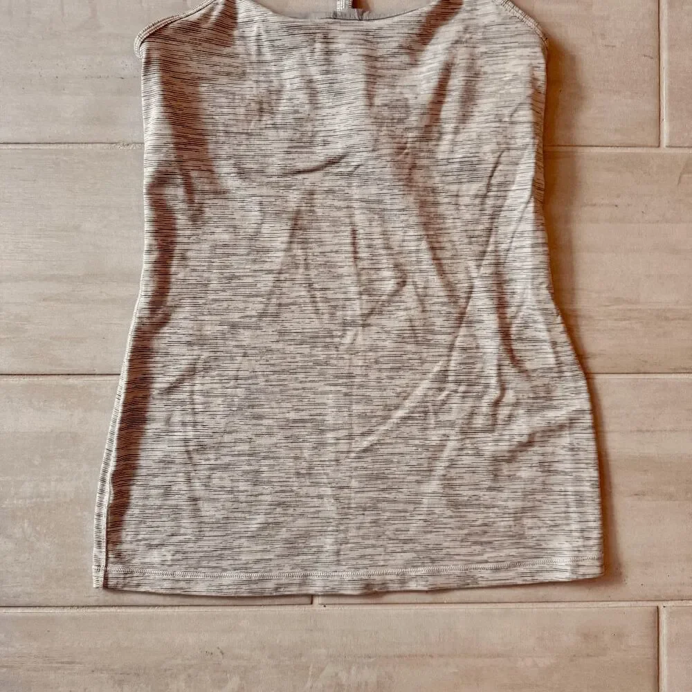 Lululemon Power Y Tank Top 4/6 Activewear Shirt Fitted Yoga Built In Bra Gray